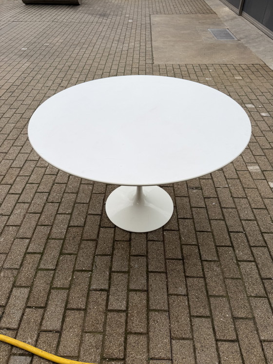 Image 1 of Original round Knoll Tulip dining table (120cm) white laminate Eero Saarinen