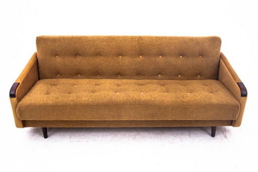 Gelbes Bouclé-Sofa aus der Mitte des Jahrhunderts, Dänemark, 1960er Jahre.
