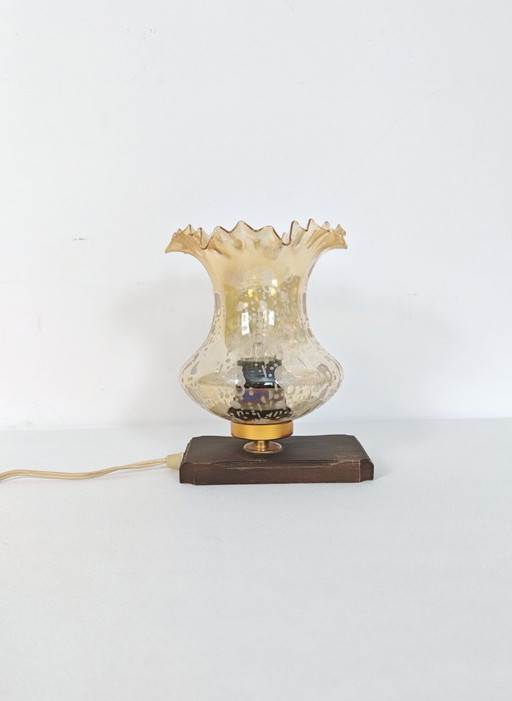 Lampe vintage en verre ambré, base en bois années 70, lampe de chevet, lampe tempête rétro, Sijaj Hrastnik (photo 2 of 7)