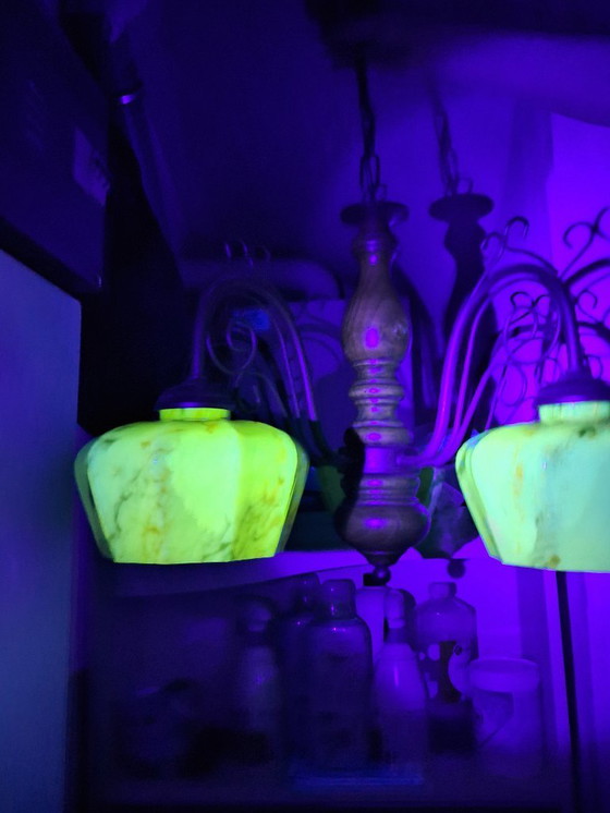 Image 1 of Lámpara de araña Art Déco con pantallas de cristal de uranio