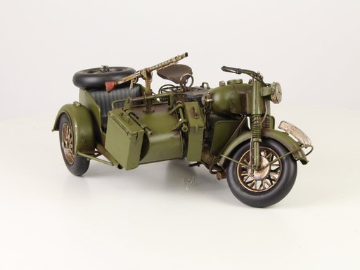réplique de moto militaire en métal