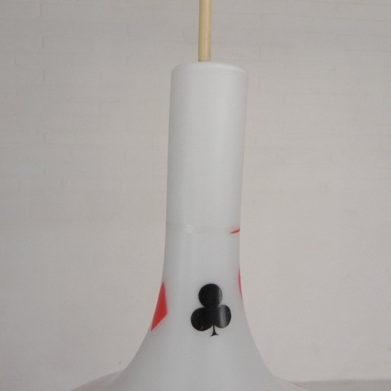 Murano hanglamp met afbeeldingen van speelkaarten in opaline glas, jaren 60 – Hanglampen (photo 15 of 22)