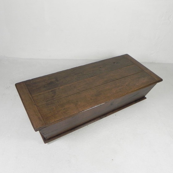 Image 1 of Alte Eichentruhe, Trog, Deckentruhe aus dem 19. Jahrhundert