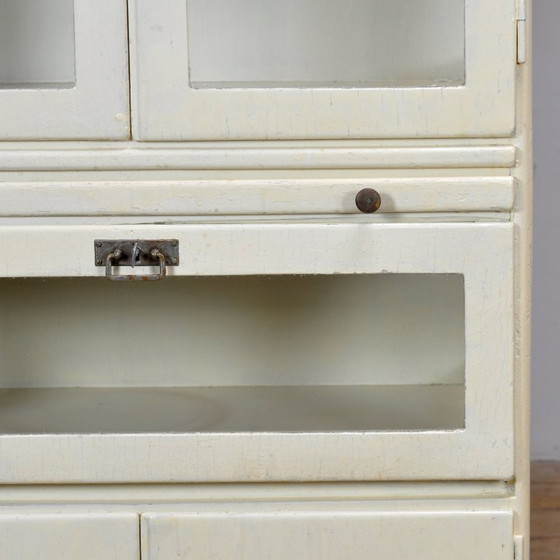 Image 1 of Armoire médicale en bois des années 1930