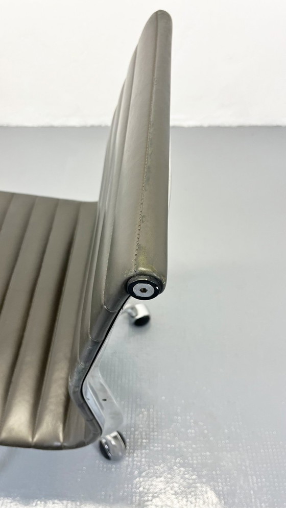 Image 1 of Ea117 Bureaustoelen Icf Charles & Ray Eames Seats