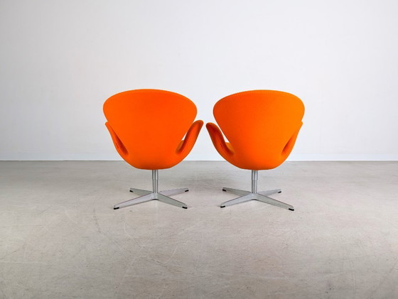 Image 1 of 2x Original Fritz Hansen Swan chair Arne Jacobsen fabric orange