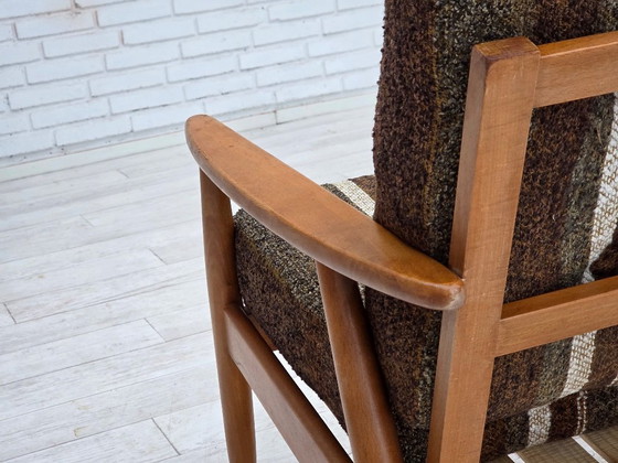 Image 1 of Fauteuil danois des années 1970, en bois de hêtre, recouvert de tissu d'ameublement en laine.