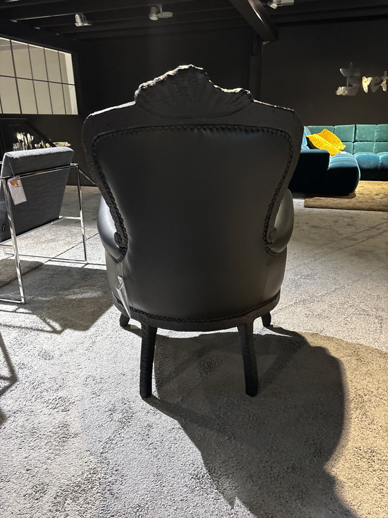 Image 1 of Moooi rookkleurige fauteuil