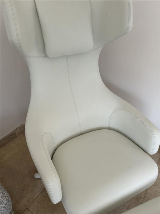 Image 1 of Grand Repos & Ottoman