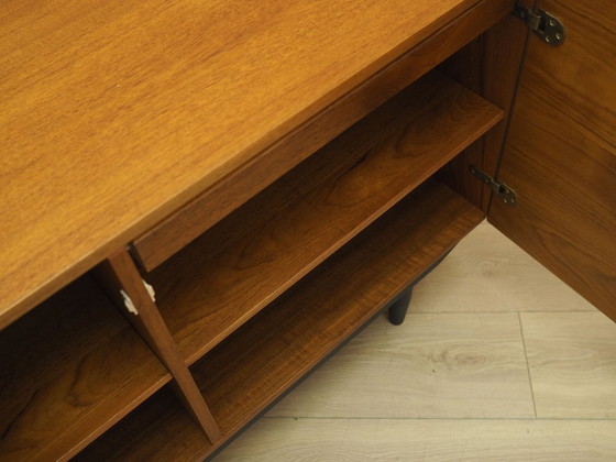 Dänischer Teakholzschrank auf konischen Beinen, skandinavisch modern der 1960er Jahre – Buffetschränke, Wood (photo 12 of 14)