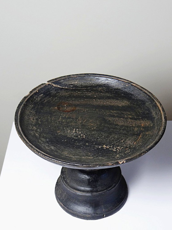 Image 1 of Decoratieve kom van gesneden, zwartgeblakerd hout met een donkere patina, vintage uit Zuidoost-Azië.