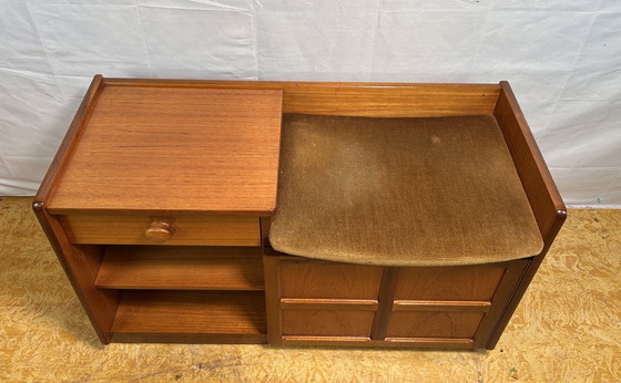 Image 1 of Mid Century retro vintage teak telephone seat bench by parker knoll 1960-1970. Design britannique emblématique et fonctionnel