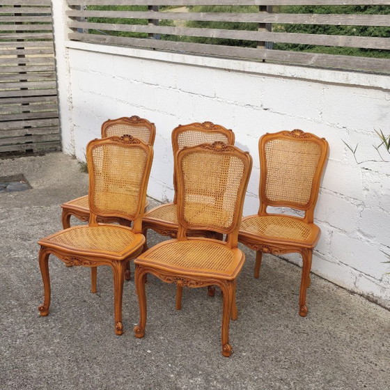 Set Of 5 French Vintage Cane Dining Chairs - 5 Big Cherry Wood Cottage Chairs - Style Louis XV - 80s – Rattan (photo 3 of 19)