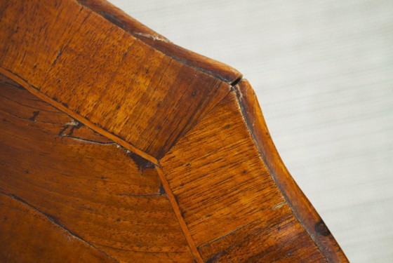 Antieke Italiaanse barokke Guéridon bijzettafel van walnoothout, lampentafel in Louis XV-stijl met – Wood (photo 13 of 20)