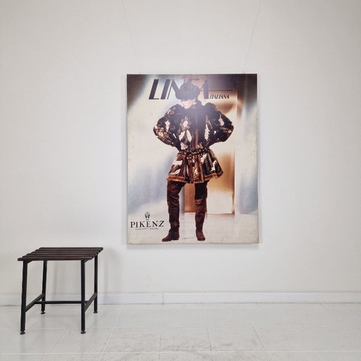 Raro cartel de exposición de moda italiana de 1982 en aluminio: Linea Italiana, Pikenz Alta Moda Milano