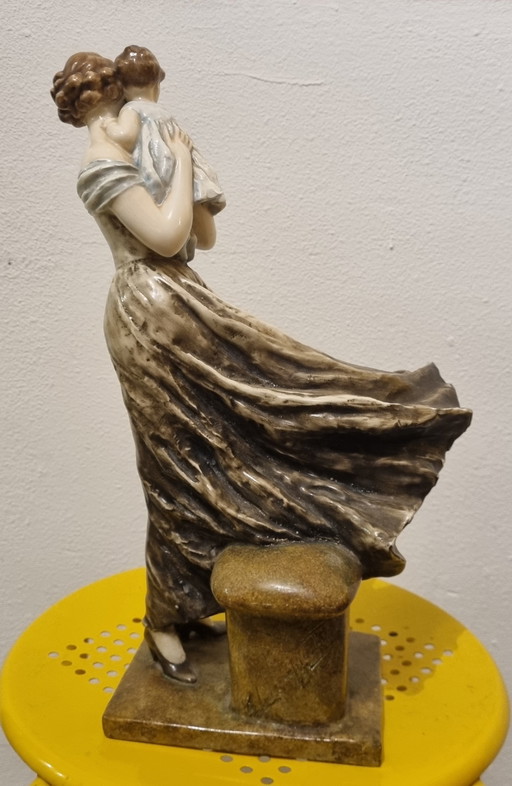 Sculpture la mère et l'enfant par A Voltanetti pour Capodimonte 