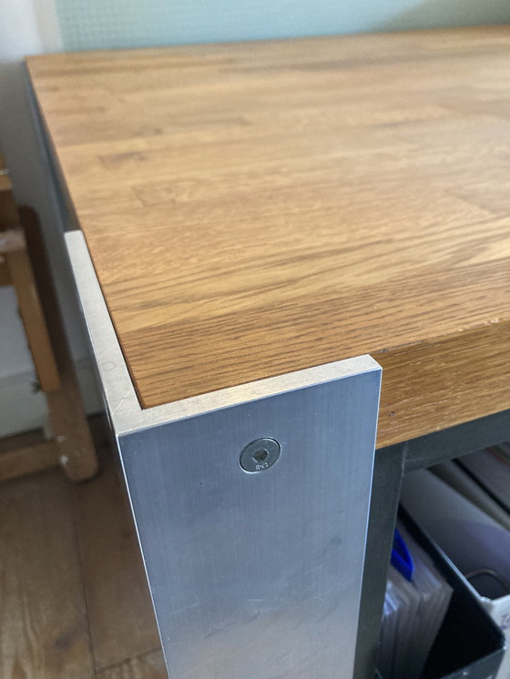 Image 1 of Escritorio/mesa de diseño único con tapa de roble