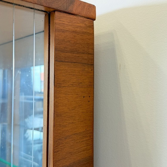 Image 1 of Stijlvolle art-deco vitrine met bloemgravure