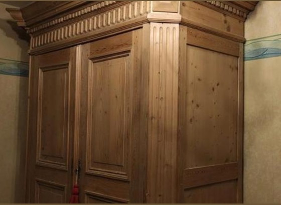 Image 1 of Beautiful large antique solid wood cupboard (hall cupboard wardrobe)
