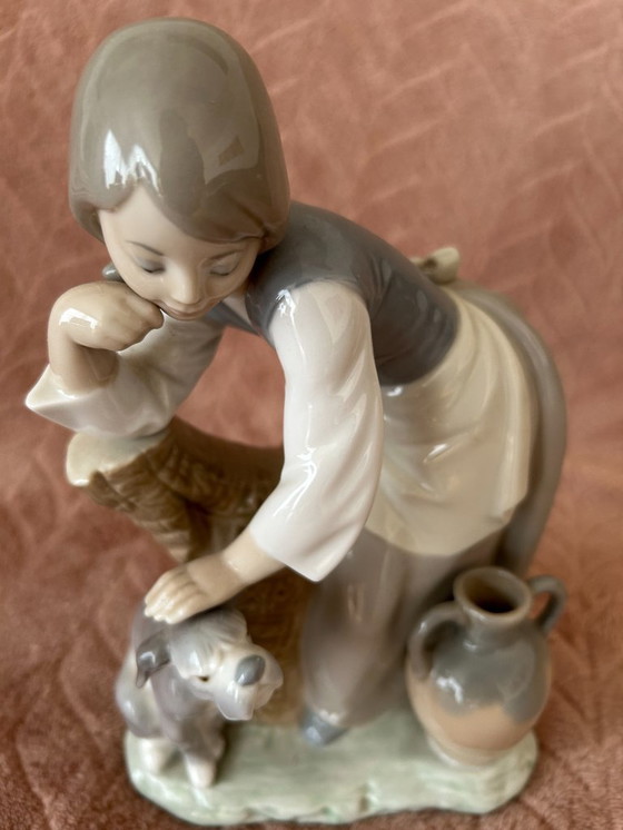 Image 1 of Immagine Lladro ragazza con cane