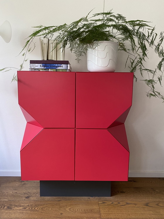 Image 1 of Mueble estilo Memphis 4 bloques rojos sueltos 40x40x40 cm
