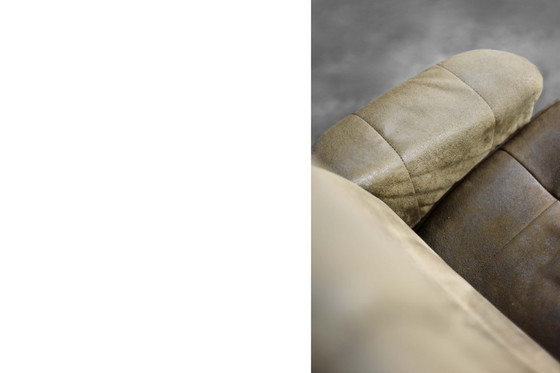 Image 1 of Chaise pivotante et ottomane marron vintage du milieu du siècle danois moderne, années 1960, lot de 2