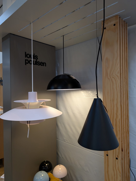 Image 1 of Louis Poulsen AJ Royal 370 Zwart