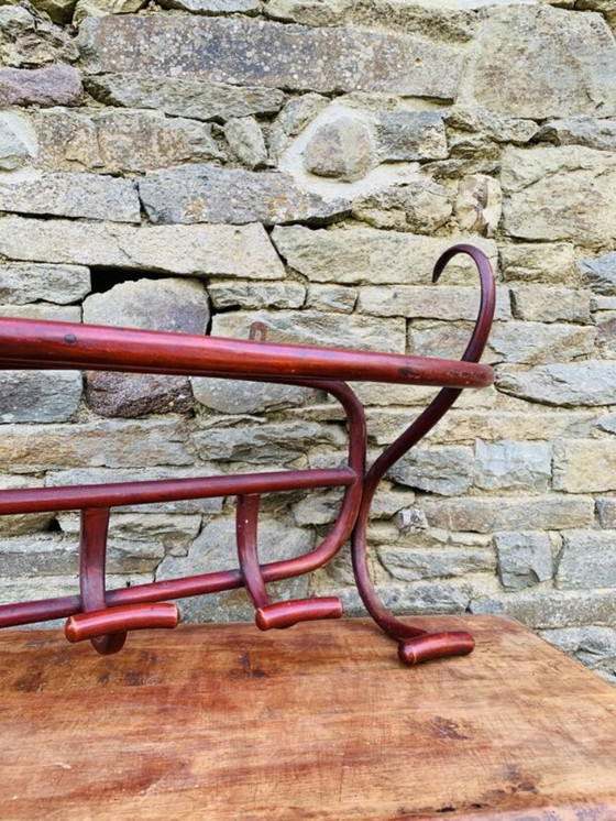 Image 1 of Appendiabiti da parete antico in legno curvato