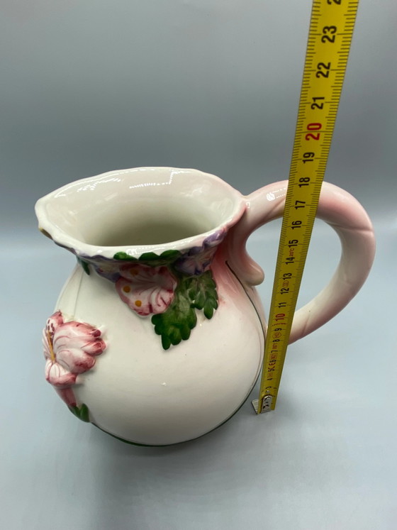 Jarra de cerámica con relieve floral pintada a mano – Loza, Ceramic, Mid Century Modern (photo 7 of 8)