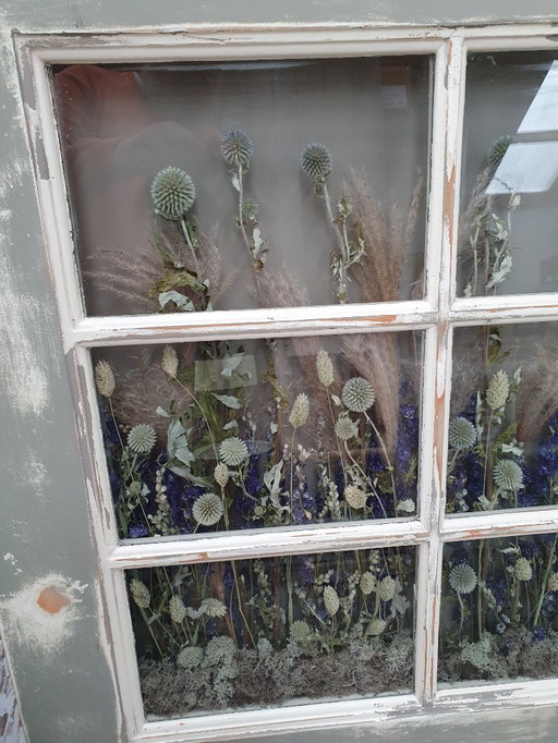 Cadre avec fleurs séchées