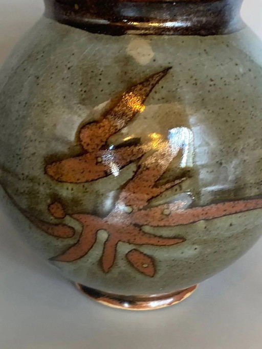 Studio Stoneware Ball Vase – Stylized Botanical Decor – Signed Ceramic – France & Daverkosen, servies, Vintage (photo 2 of 6)
