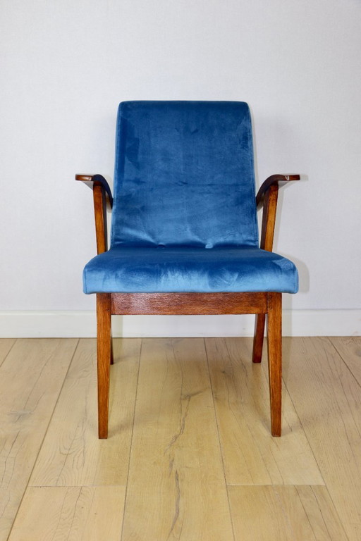 Poltrona vintage 300-123, design di M. Puchała, blu mare - 2 pezzi disponibili