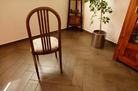 Image 1 of Set van vier Bentwood TON stoelen uit de jaren 1970 met bloemenbekleding