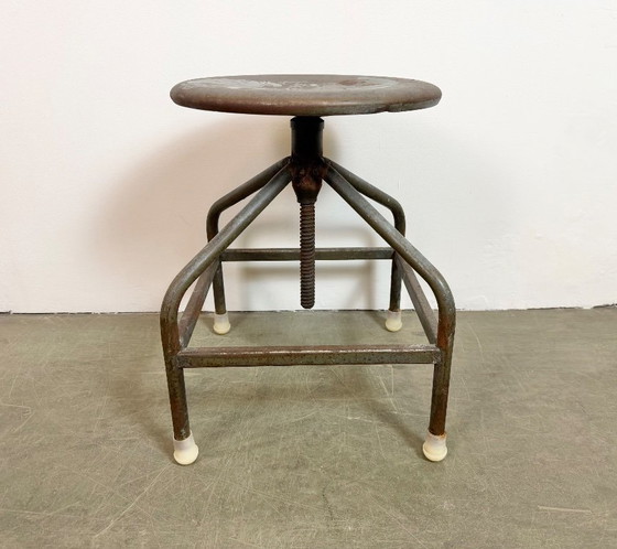 Image 1 of Tabouret pivotant industriel en fer, hauteur réglable, années 1960