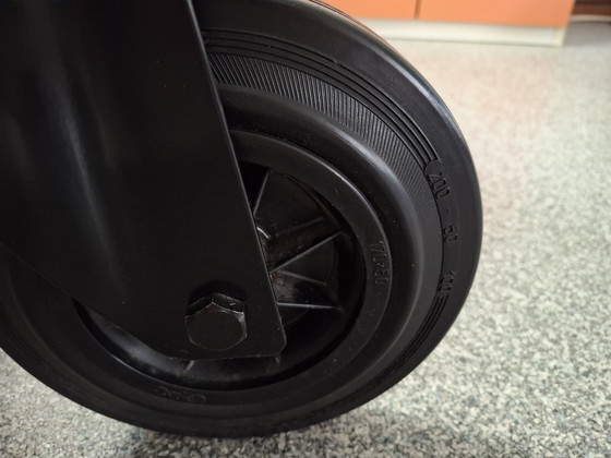 Image 1 of Fontana Arte tavola con ruote 120x120