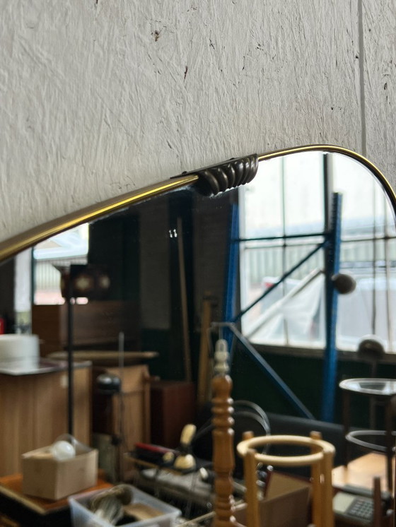 Image 1 of Miroir vintage, sommet incliné, cadre doré, années 1960