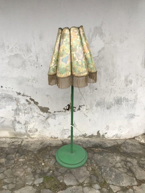 Lampada da terra Mid-Century con paralume in plastica, anni '50 – Lampade da terra, Mid Century Modern (photo 5 of 8)