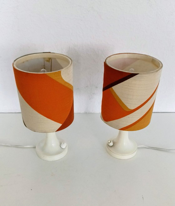 Ensemble de deux lampes de chevet des années 1960 – Plastic, Textile (photo 6 of 8)