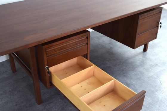 Mid-Century Large American Walnut Executive Desk – Wood (photo 14 of 18)