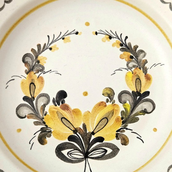 Image 1 of Handbemalter, glasierter Wandteller aus Keramik der österreichischen Firma Gollhammer Keramik aus den 1970er Jahren.