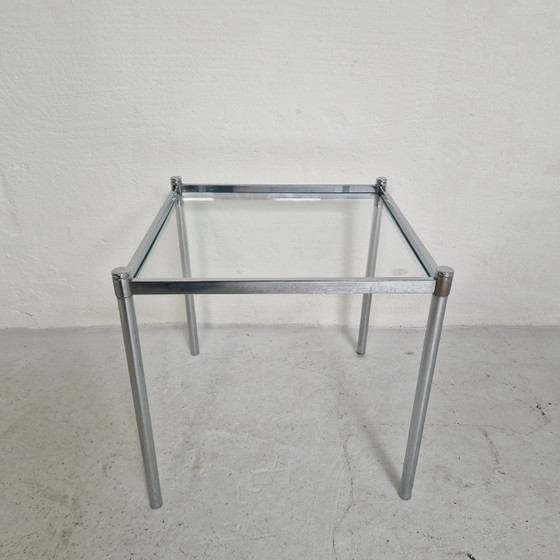 Image 1 of Table d'appoint vintage tendance avec plateau en verre
