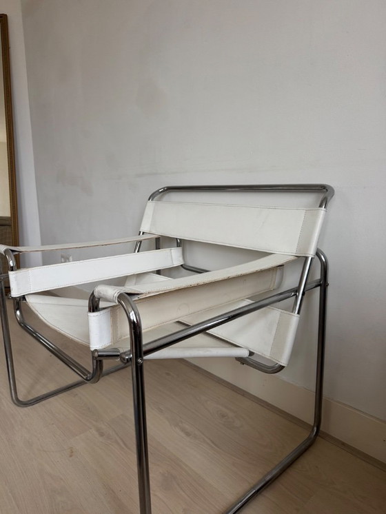 Image 1 of wasilly lounge chair white leather