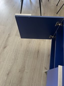 Aparador Pastoe, mueble bajo. Tonos azules.