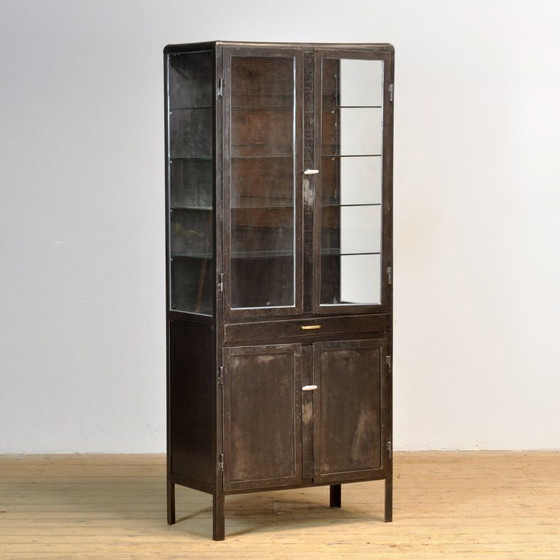 Image 1 of Medicijnkastje van gepolijst ijzer, jaren 1950