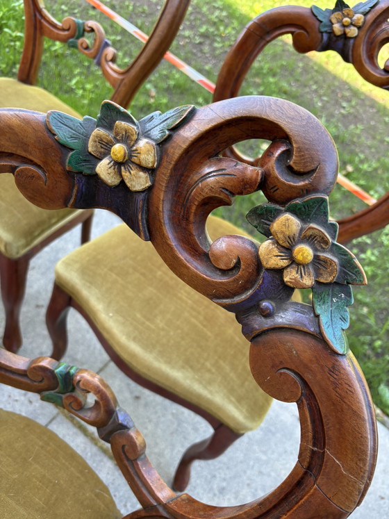 Image 1 of Six chaises Biedermeier anciennes, sculptures sur bois anciennes