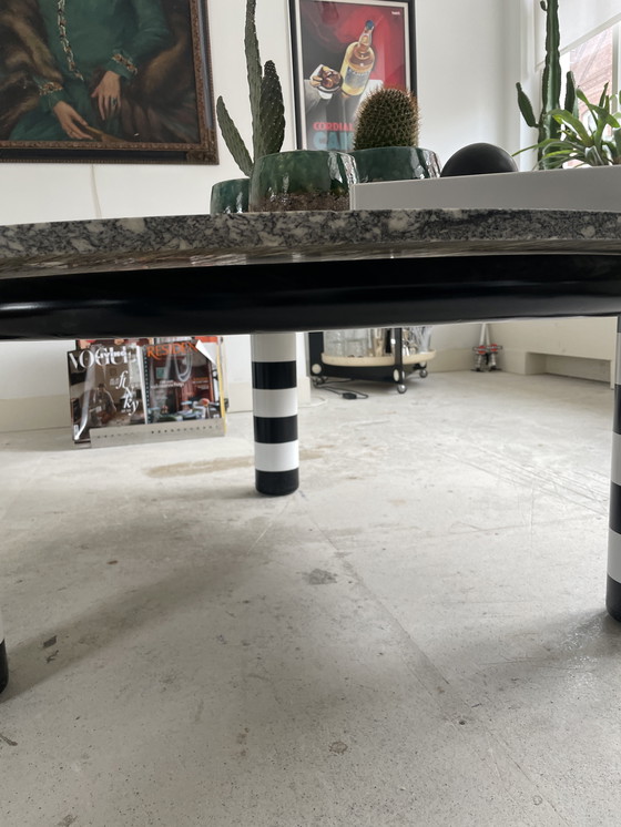 Image 1 of Table basse postmoderne