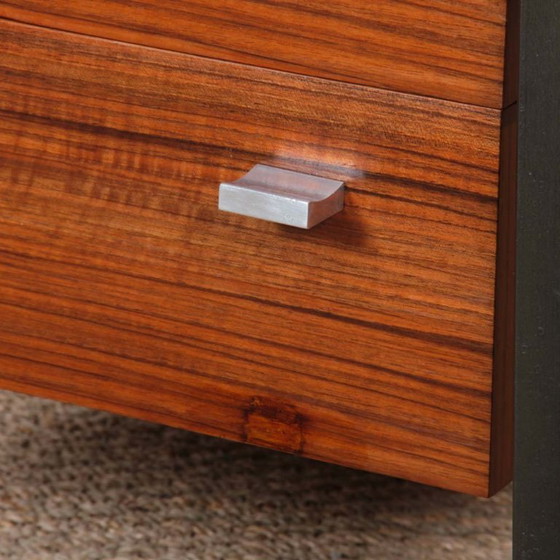 Image 1 of Scrivania vintage in legno e metallo risalente agli anni '60.