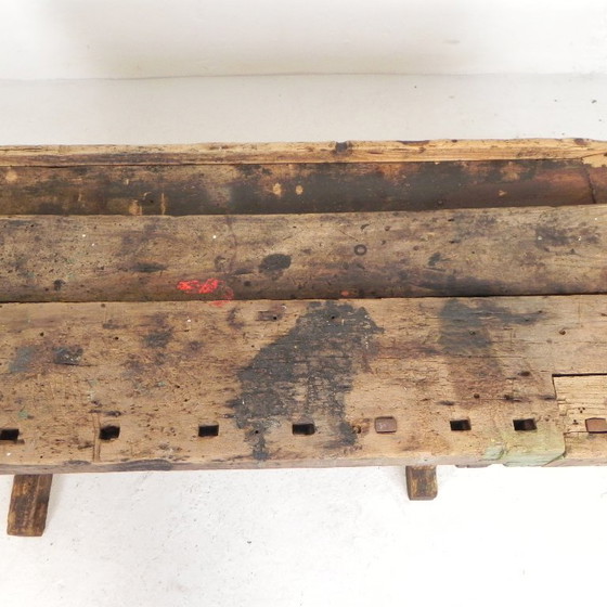 Banco de trabajo industrial de madera con tornillo de banco, 194 cm de largo, década de 1930. (photo 8 of 34)
