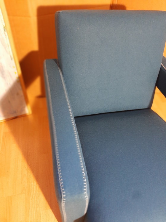 Image 1 of Cassina Utrecht 637, nueva, nunca usada, en tela de lana azul petróleo (serie 13L), costuras de caballo