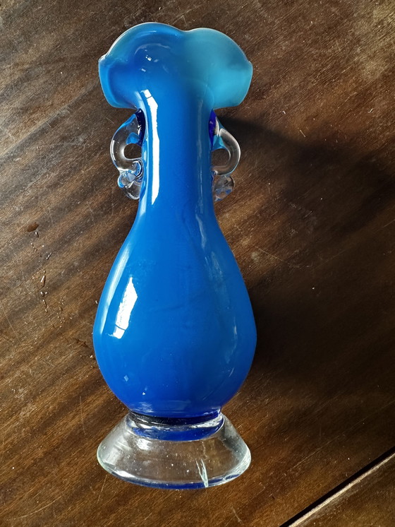 Image 1 of Vase in Pontil glass - Blue - White - Floral decoration and handles - Handmade H 17 cm